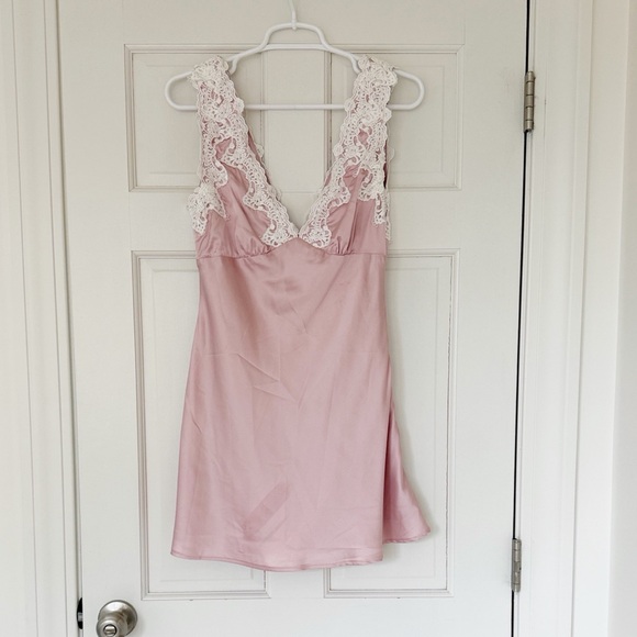 Le Lis Dresses & Skirts - NWT LE LIS Ring Ring Mini dress size S pink ivory lace satin